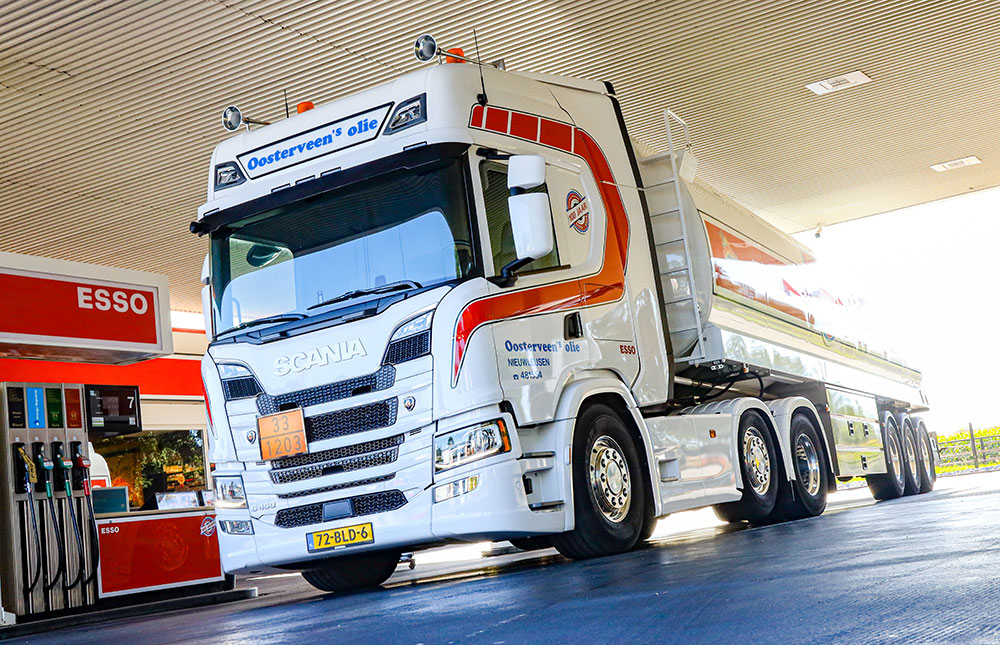 side_1_contact_Oosterveen_Olie